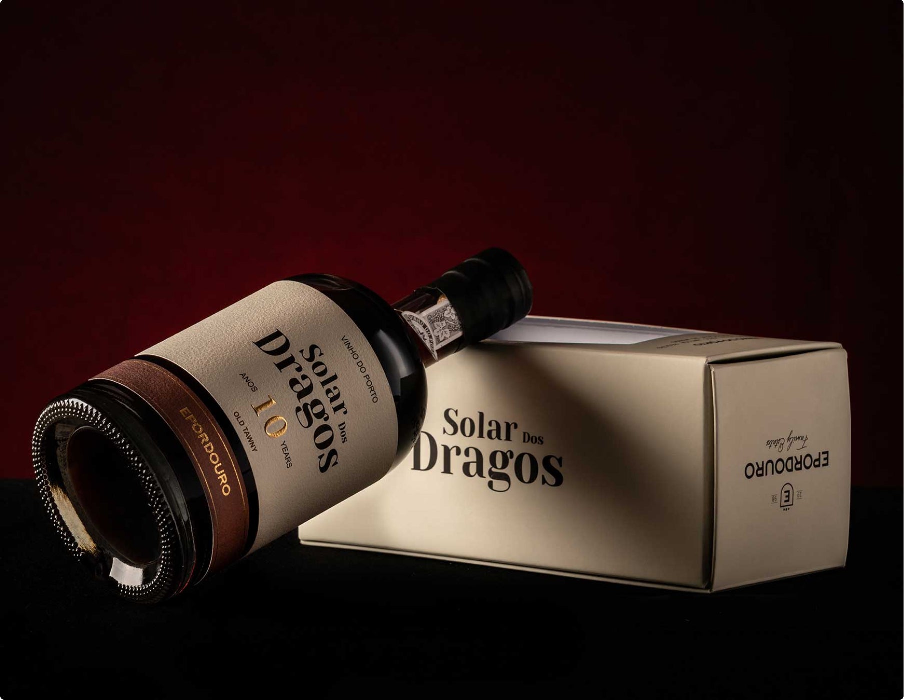 garrafa de vinho Solar dos Dragos 10 anos com caixa